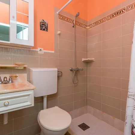 Apartment Ava Omis